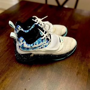 Boys Giannis Basketball Shoes by Nike